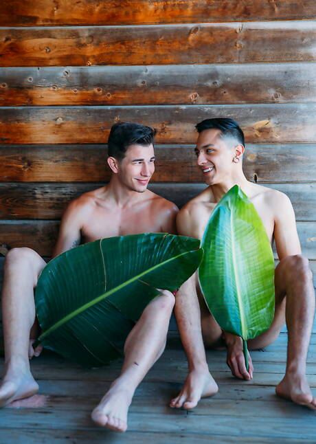 O durão Küper e o bonitão Mateo Vice fodem o cu depois de um boquete na praia