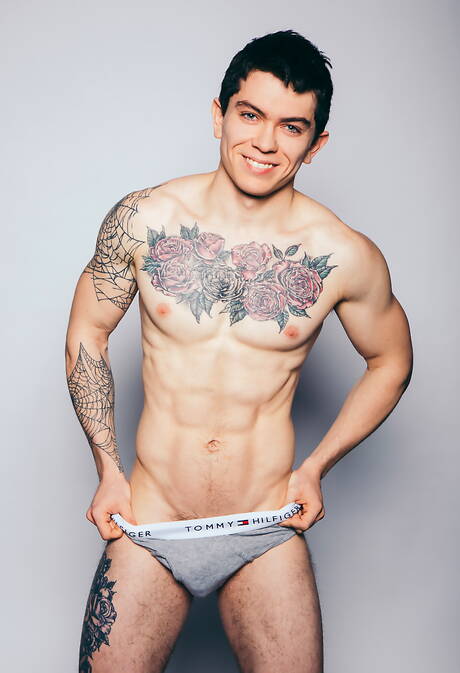 Os gostosos caras americanos Clark Davis e Taylor Reign se fodem com o punho