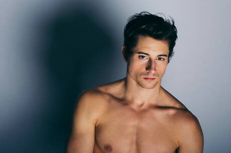 Os gostosos caras americanos Clark Davis e Taylor Reign se fodem com o punho