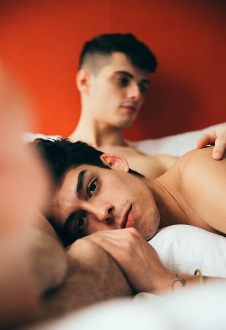 Heiße Amerikaner, der hübsche Ben Masters und der bullige Nico Leon lutschen und ficken sich gegenseitig