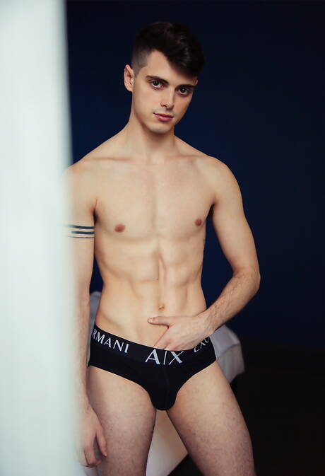 Heiße Amerikaner, der hübsche Ben Masters und der bullige Nico Leon lutschen und ficken sich gegenseitig