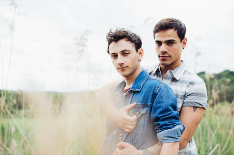 Il bel ragazzo americano Cole Claire e il bel ragazzo Levi Karter si fanno un culo all