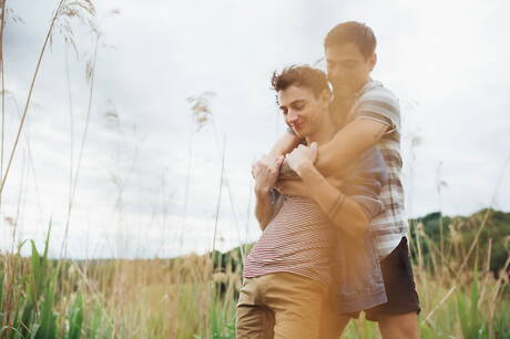 Il bel ragazzo americano Cole Claire e il bel ragazzo Levi Karter si fanno un culo all
