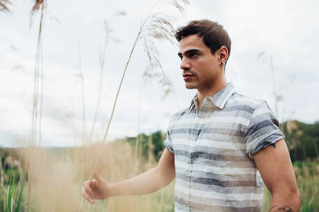 Il bel ragazzo americano Cole Claire e il bel ragazzo Levi Karter si fanno un culo all