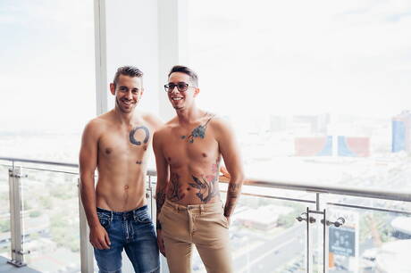 Pretty american boys well-built Dante Colle and hunky guy Vincent Oreilly have anal sex in bathroom