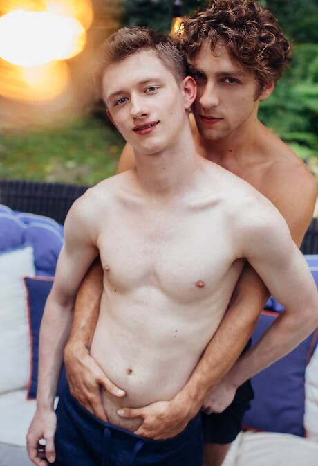 American hunk Calvin Banks and hunky guy Felix Maze sucking and screwing each other outside