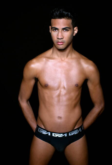 Kris Karr i portorykański przystojniak Rikk York uprawiali seks na zewnątrz