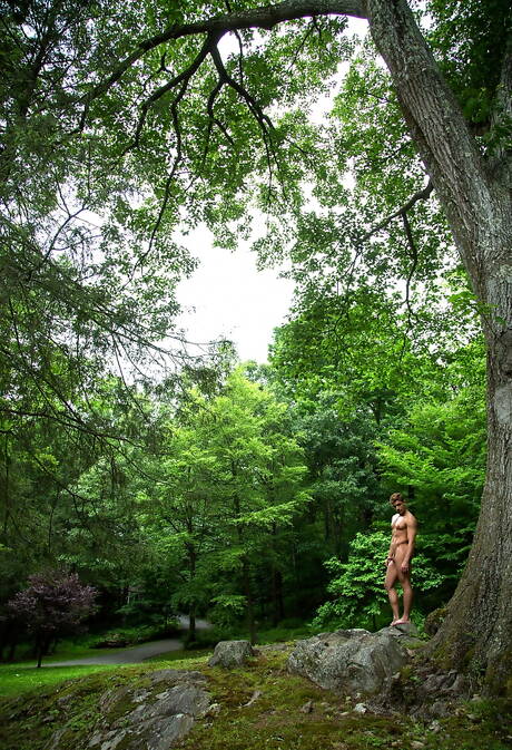 American otter Adam Ramzi and canadian strongman Carter Dane banged each other outside