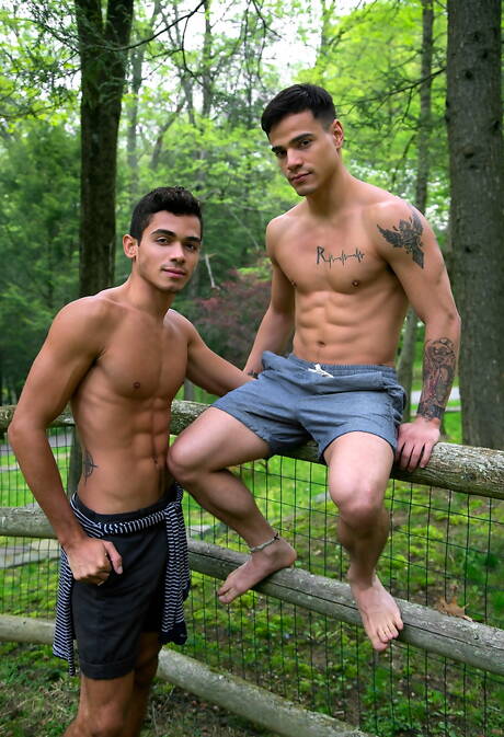 Latin strongman Ashton Summers and american tough guy Levi Karter in hot homosexual scene outdoor