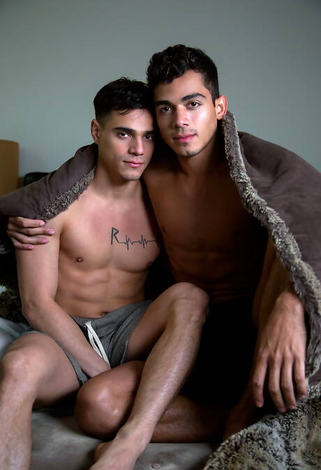 Latin strongman Ashton Summers and american tough guy Levi Karter in hot homosexual scene outdoor