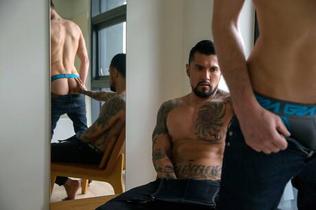 Two american guys superstud Boomer Banks and beautiful boy Dillon Rossi have a hot sex in bath