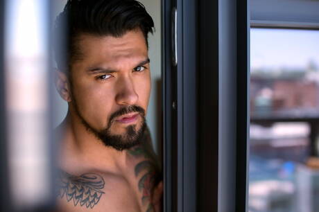 Two american guys superstud Boomer Banks and beautiful boy Dillon Rossi have a hot sex in bath