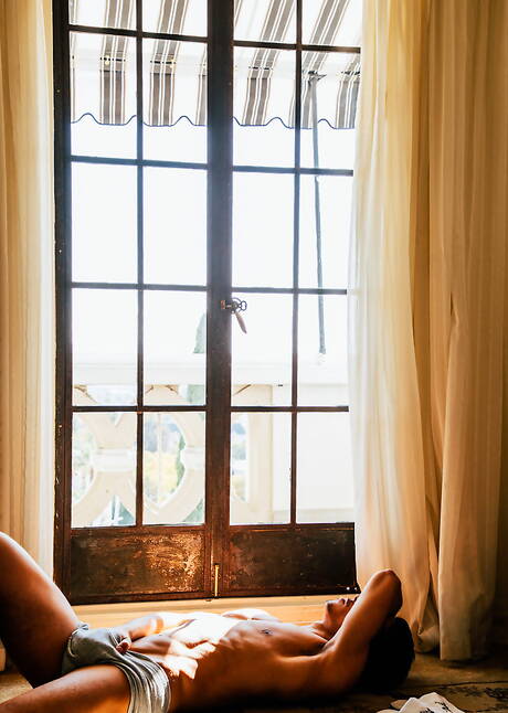 Hot american boys well-built Calvin Banks and beefy Nico Leon fuck ass after sucking in bath