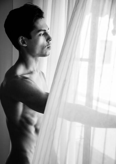 Hot american boys well-built Calvin Banks and beefy Nico Leon fuck ass after sucking in bath