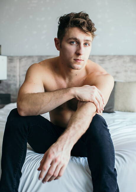 De knappe Amerikaanse sterren Avery Jones en de gespierde Calvin Banks hebben een hete seksscène