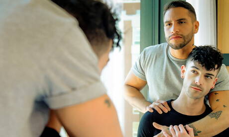 Zwei amerikanische Typen, Bulle Brock Banks und Otter Cory Kane, lutschen und ficken sich gegenseitig