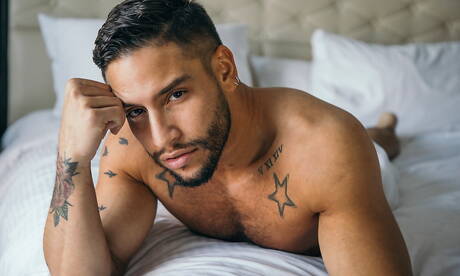 Heiße amerikanische Jungs, der heiße Twink Avery Jones und der Bodybuilder Brock Banks haben einen guten Analsex mit Fisting