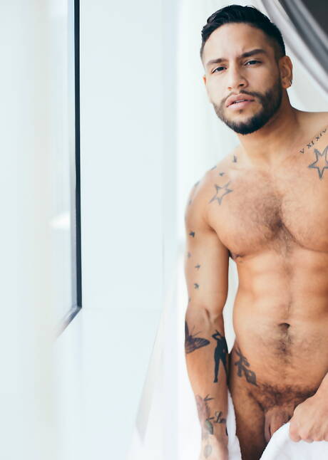 Heiße amerikanische Jungs, der heiße Twink Avery Jones und der Bodybuilder Brock Banks haben einen guten Analsex mit Fisting