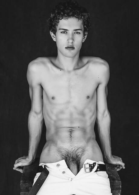 Deux mecs américains, le jeune Ben Masters et le minet Sean Ford, se sont baisés