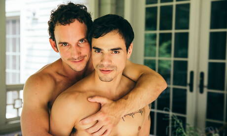 El musculoso Greg McKeon y el duro estadounidense Levi Karter tienen sexo caliente