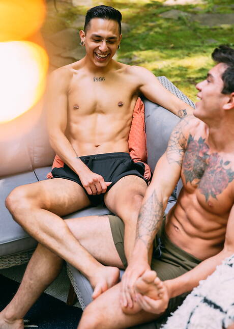 Les beaux mecs américains musclés Clark Davis et le beau garçon Mateo Vice dans le sexe anal torride en extérieur