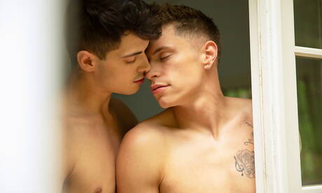 Les gentils garçons américains, le beau garçon Ben Masters et le dur à cuire Troy Accola dans une action homosexuelle torride