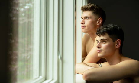 Les gentils garçons américains, le beau garçon Ben Masters et le dur à cuire Troy Accola dans une action homosexuelle torride