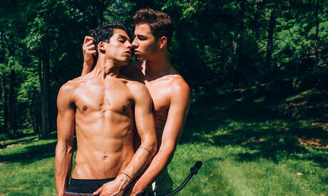 Stud Küper and strongman Nico Leon in hot homosexual scene outside