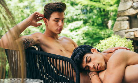 Stud Küper and strongman Nico Leon in hot homosexual scene outside