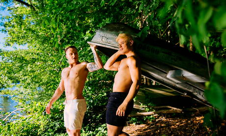 拉丁肌肉男 Alam Wernik 和法國猛男 Chris Loan 在戶外互相吸吮和操弄