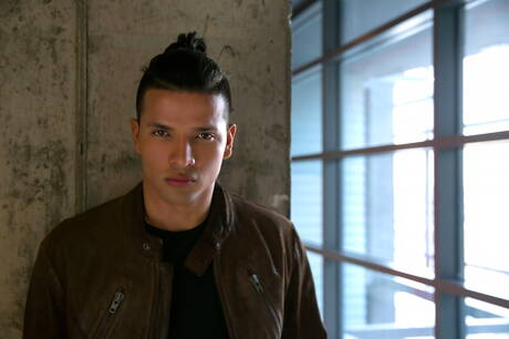 Strongman Alexander King and well-built Frankie Valentine have anal sex