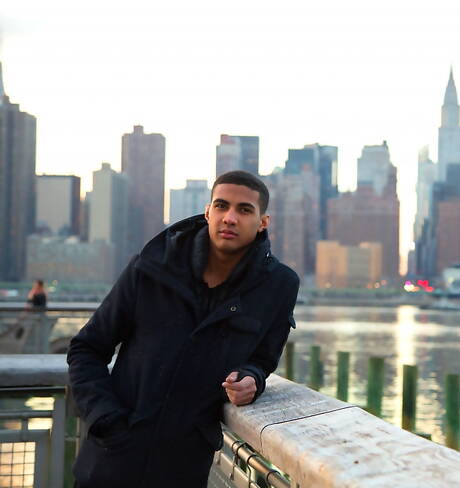 Der amerikanische harte Kerl Damien Crosse und der hübsche Junge Kris Karr haben draußen Analsex