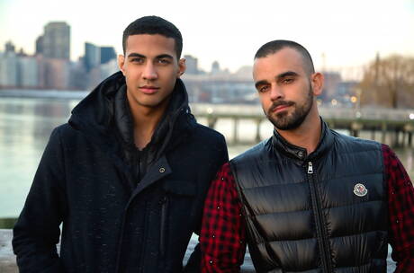 Der amerikanische harte Kerl Damien Crosse und der hübsche Junge Kris Karr haben draußen Analsex