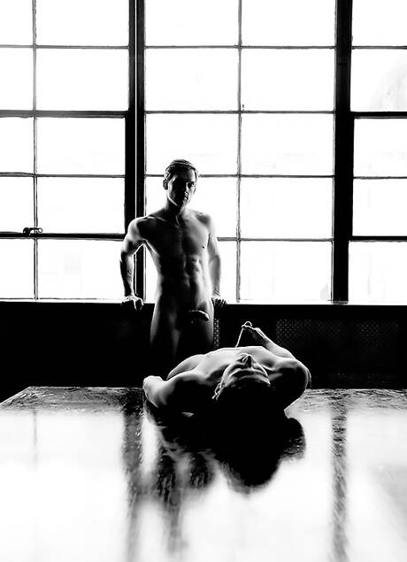 素敵なアメリカ人の男の子のスーパースタッドジェイコブラダーとかわいい男の子テイトハンソンは熱いカップルセックスをします