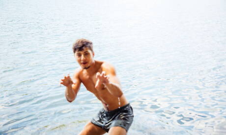 Latino pretty boy Angel Rivera and hunky guy Leo Grand have a good oral sex outside