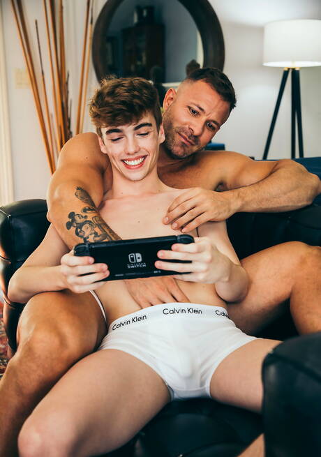 American hunk Austin Wolf and twink Tannor Reed in hot homosexual scene