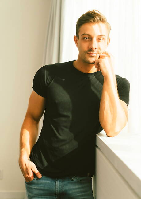 カナダのストロングマン、カーター・デーンとストロングマン、ラファエル・ルイスが熱い同性愛アクションを繰り広げる