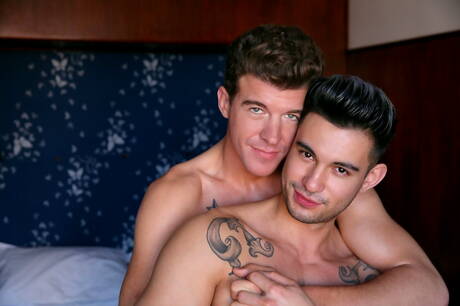 Znani Amerykanie, umięśniony Jj Knight i superogier Ricky Roman w gorącym seksie analnym