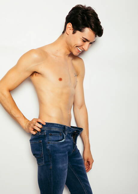 American stud Aiden Ward and hot twink Leo Grand banged each other