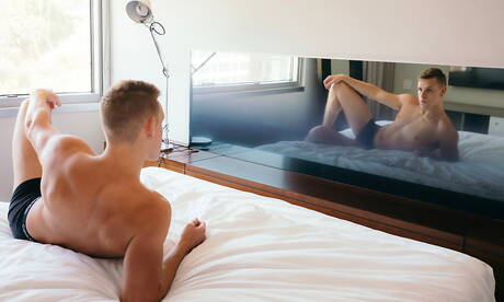 美國著名公牛Shane Cook和年輕的Tayte Hanson展示了健壯的身材