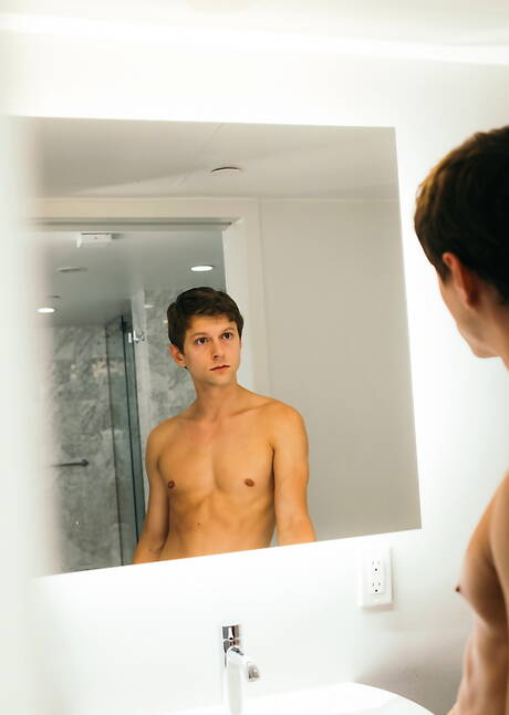 Amerikaanse sterren, knappe jongen Austin Avery en stier Shane Cook zijn verliefd op elkaar in bad