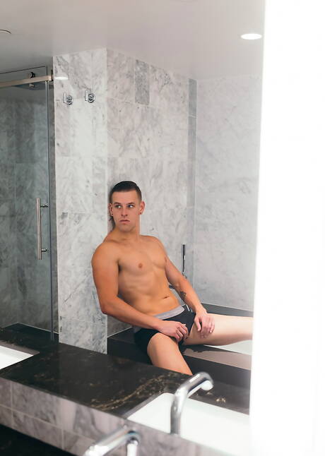 Amerikaanse sterren, knappe jongen Austin Avery en stier Shane Cook zijn verliefd op elkaar in bad