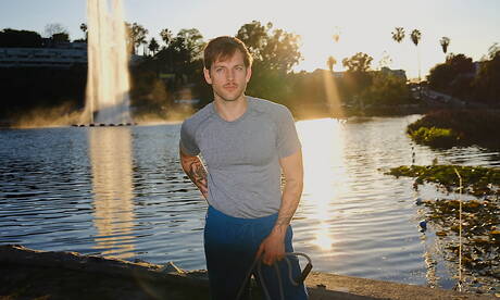 身材魁梧的Lucas Champagne和美國年輕男孩Tayte Hanson在戶外進行激烈的同性戀行為