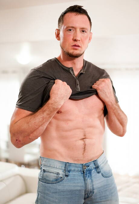 Two american guys muscular Pierce Paris and beefy Cesar Xes in hot ass fuck action