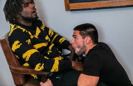 American stars strongman Devin Trez and muscular Aspen in black on white sex