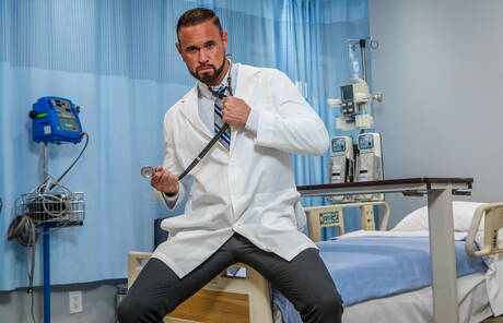 Le pornostar americane Wesley Woods e il robusto Jaxx Maxim si amano