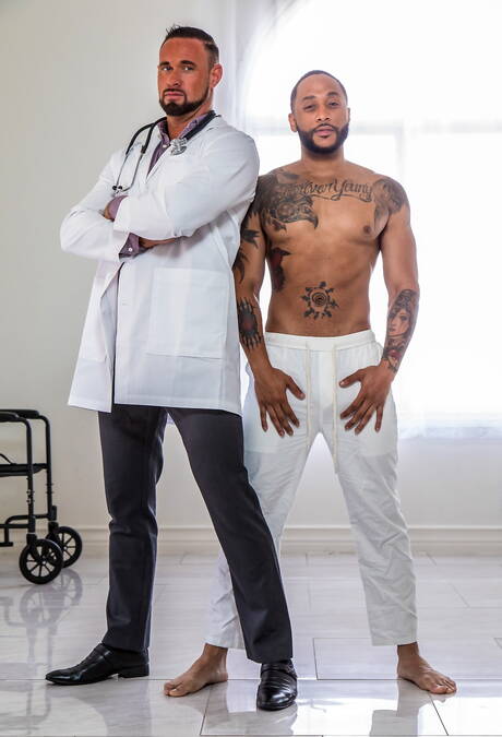 ホットなアメリカ人、スーパースタッドのマイケル・ローマンと筋肉質のジャックス・マキシムが熱い同性愛行為を繰り広げる