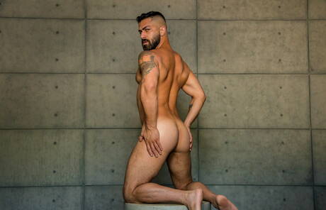 Il simpatico ragazzo americano Adam Ramzi e l