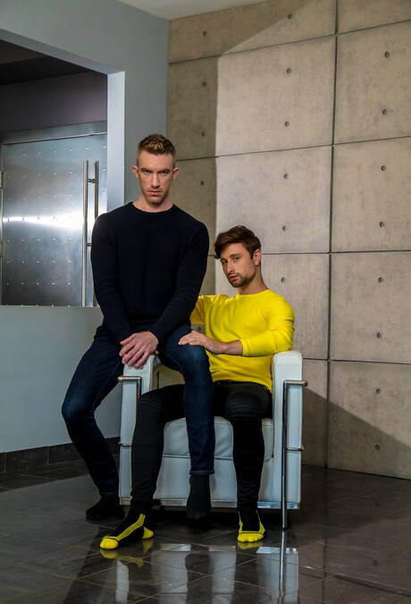 Der gut gebaute Amerikaner Nick Fitt und der haarige englische Hengst Drew Dixon beim harten Analsex