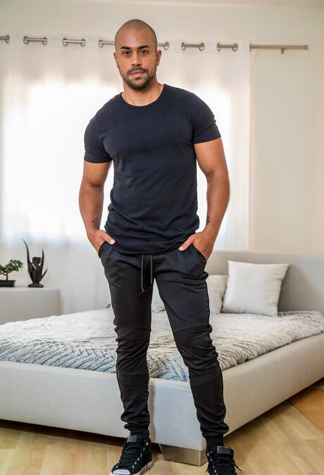 Icon Male: Julian Grey and english otter Drew Dixon in hard interracial anal sex